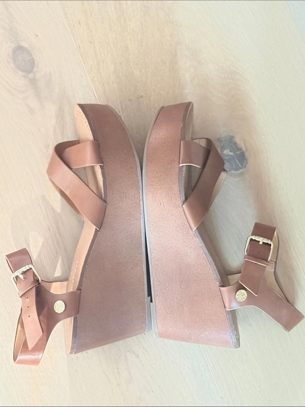 Tommy Hilfiger Women's Dark Camel Brown Cross-Strap Wedge Sandals Sz 9